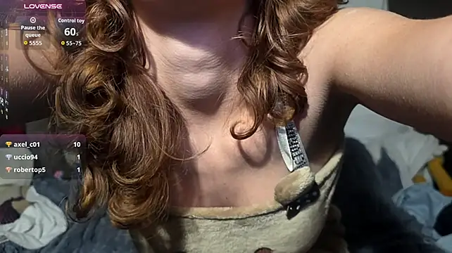 GiannaBirrueta - short lower close to cam