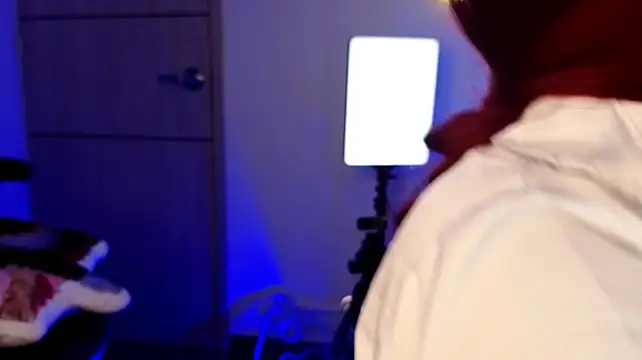 EmilyMiller_ - TITS OUT + SHAKE ASS