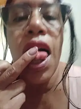 Emilif_ - Montar Almohada + Fingir Orgasmos