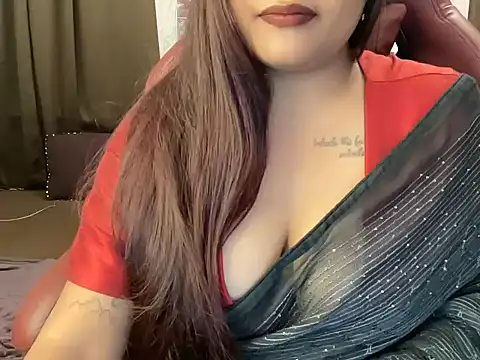 Shanayaaa_1 - OIL on my neck, titts, belly