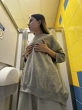 Nancy_chancy - off panties!!!! risky in public toilet😱