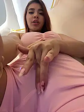 Cata_vargas - NUDE IN THE MIDDLE OF CLOTHES+FUCK PUSSY