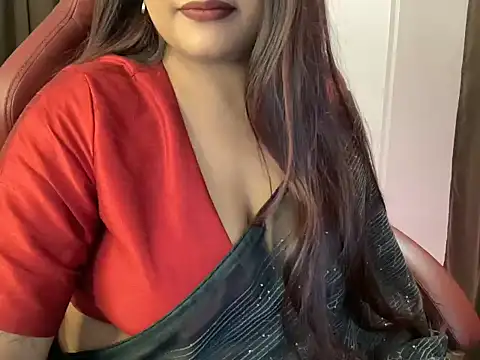 Shanayaaa_1 - OIL on my neck, titts, belly