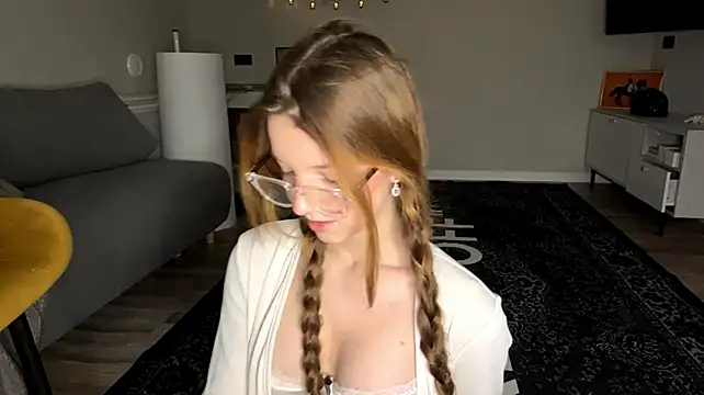 Kissme_Kira - drool suck fingers