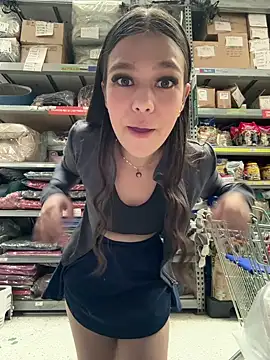 Alyshanon18 - BOOBS OUT 1MIN😈