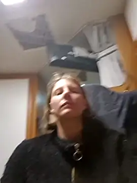 Carriemausi - Nippel in die Kamera 🍆