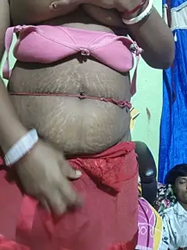 Yourmanu - Squirt and milk show in public