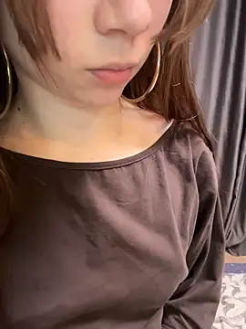 SweetieKitty1 - Squize my tits clous up