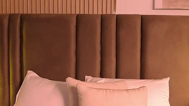 SaraLugo - PLUG ANAL 🙊🍑