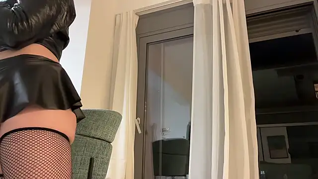 Kellyvenous - Ηuge dildo ride on the window