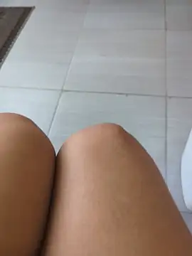 DulceCaroX - Squirt standing in public