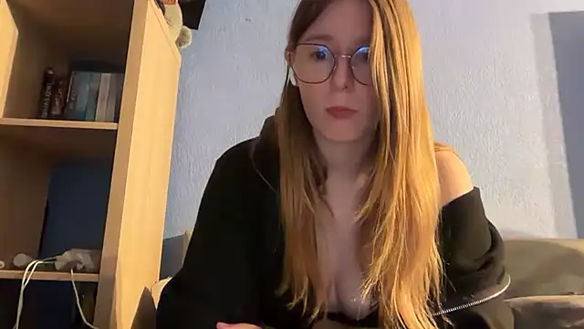Thepretiestgirlhere - Je crache sur mes seins 💦🍒