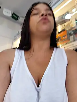 Layla-daring - Fingers in the pussy in the store