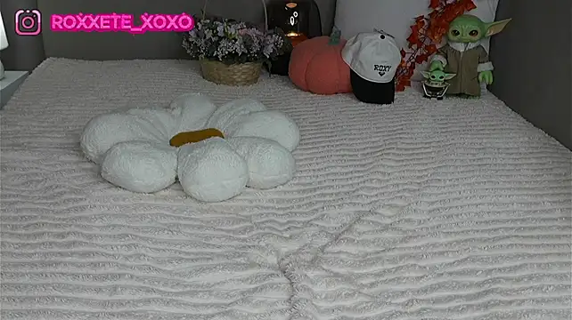 ShineRox - massage my tits w/ water
