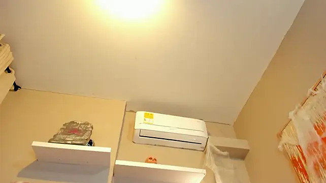 Kendra_Curls - show ass in doggy