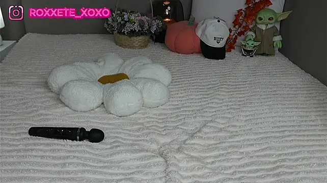 ShineRox - massage my tits w/ water