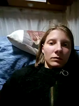 Carriemausi - Nippel in die Kamera 🍆