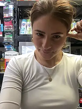 Andrea_19blonde - Zoom pussy Im Store