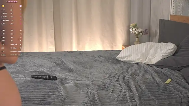 BernardineHorns - ride on pillow