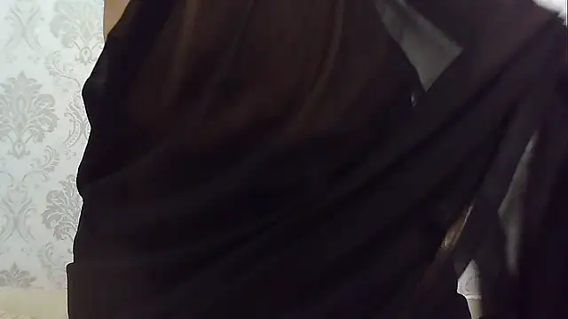 HotyRose - squirt show in public