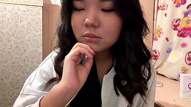 JohannaMickiewicz - Bring my ass closer to your face