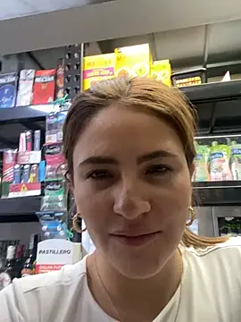 Andrea_19blonde - Zoom pussy Im Store