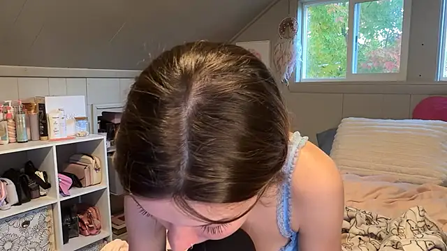 Kaialuvv - Strip to lingerie