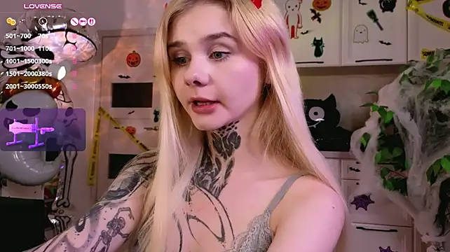 Britney_Lynch - finger play with pussy