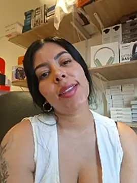 Luianna - Take off your bra and drool over your br