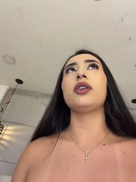 IvonneOwen - Creamy wet clit play