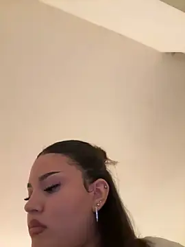Ayla-18 - Outfit check 🥵