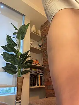 SeleneHale - Get naked and rub my clit