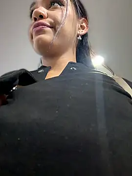 Sara-77 - 🫶🏼☺️VibrateHardInMyClit🤭