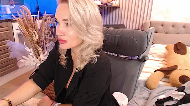 FreeBerryMILF - show pussy