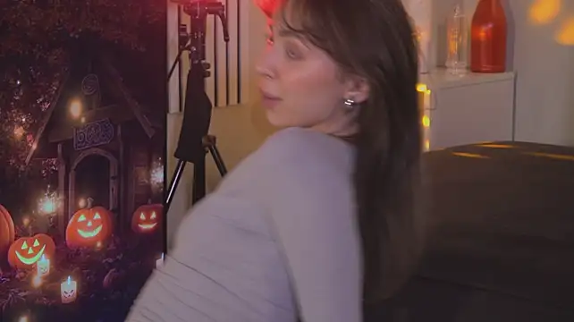 OnlyJett - tease with shoulders