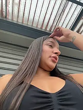 Brunettecollins05 - Hot show in public bathroom