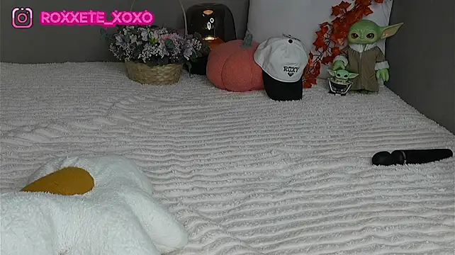 ShineRox - camel toe in doggy & slaps kitty x10