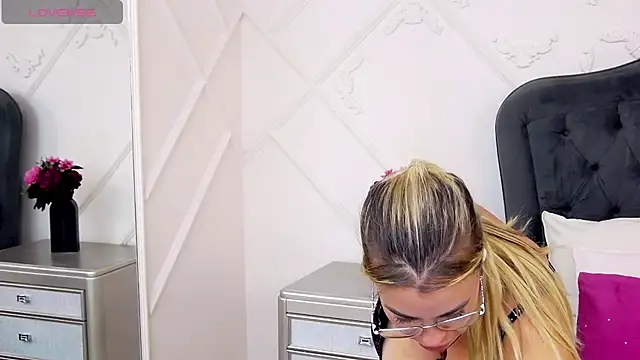 BustyGizelle - naked show play my pussy