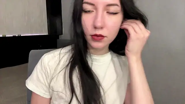 Inessa_Nessa - squeeze boobs