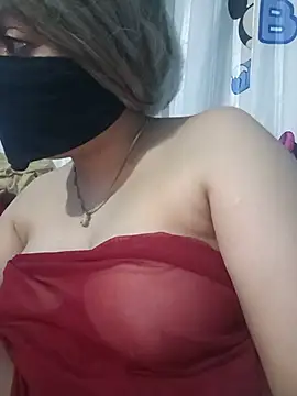 Loolly - Oil on boobsافرك بزازي با لزيت