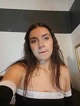 Danni_shy - 4 fingers ass
