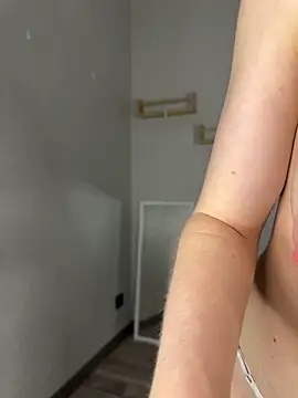 AliceWet - take off panties+bodytour closeup pussy