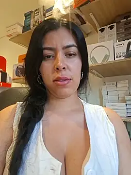 Luianna - Take off your bra and drool over your br