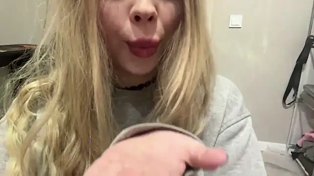 Miafruit - Doggy pose+Slap my ass x5