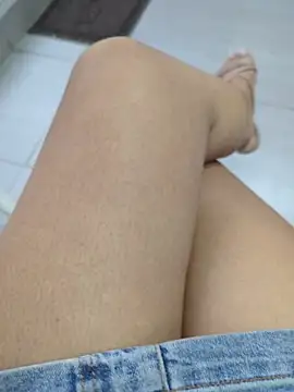 DulceCaroX - Squirt standing in public