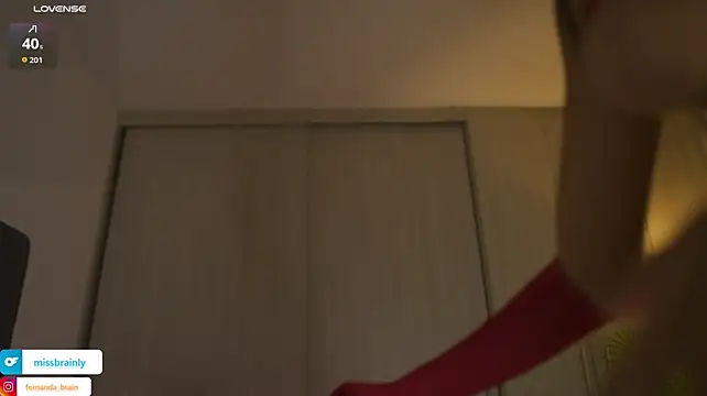 Fernanda_brain - show big boobs!