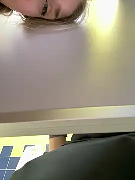 LollyPollly - SHOW PUSSY UNDER DOOR