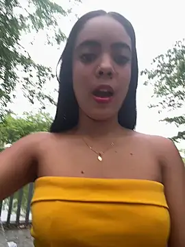 NAUGHTY_LITTLE_18 - SHOW PUSSY IN THE PARK🔥😈