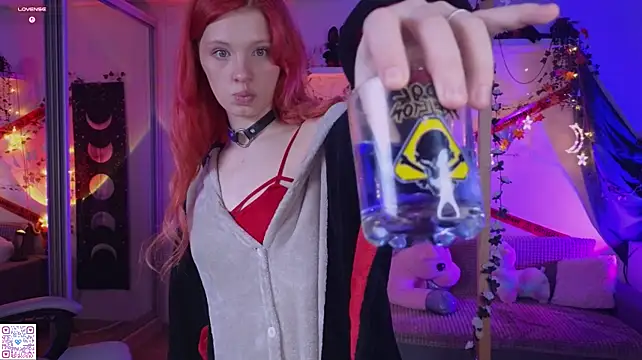 Moonlight_Mia - tease with nipples