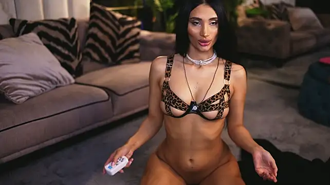 SarahSparkss - Naughty dance + spit on boobs